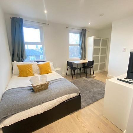 לונדון Cozy En-Suite Near Stratford מראה חיצוני תמונה