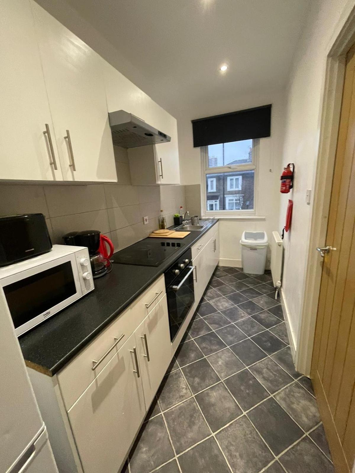 לונדון Cozy En-Suite Near Stratford מראה חיצוני תמונה
