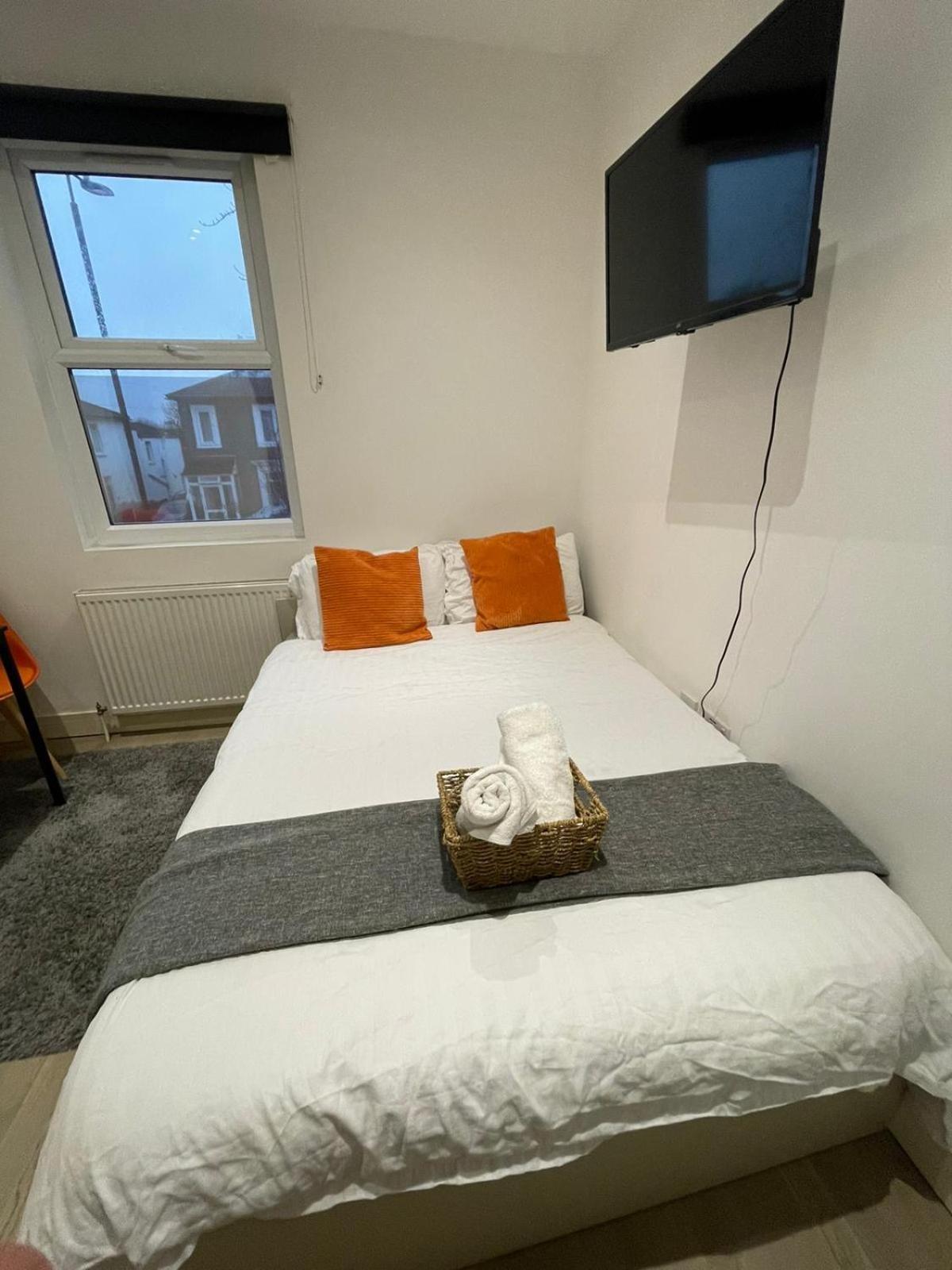 לונדון Cozy En-Suite Near Stratford מראה חיצוני תמונה