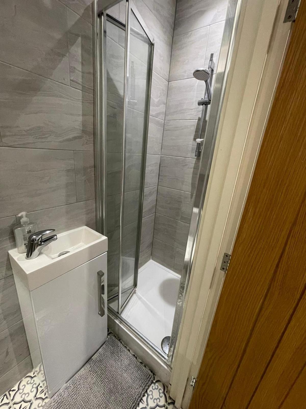 לונדון Cozy En-Suite Near Stratford מראה חיצוני תמונה
